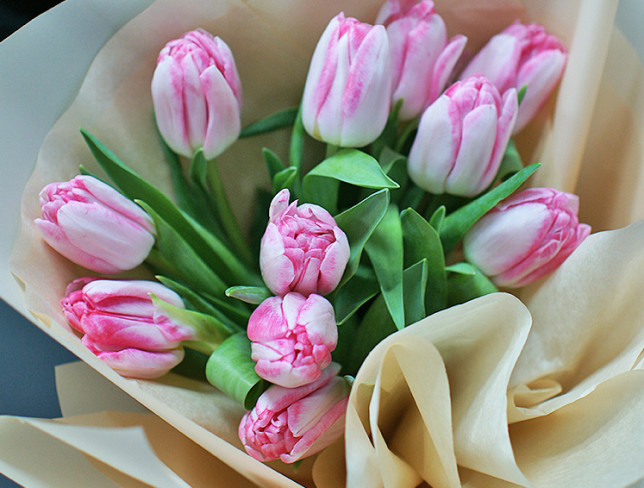Букет из 11 пионовидных розовых тюльпанов Фото